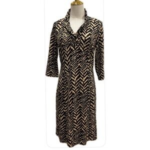 J. McLaughlin Black/Latte Brown 3/4 Sleeves Ruffled V Neckline Straight Dress M